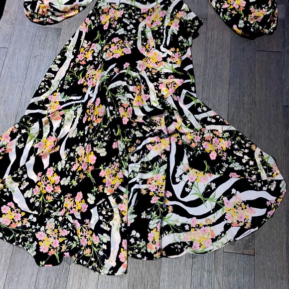 Brand New - Guess Zebra Meadows Maxi Dress - Picture 2 of 8